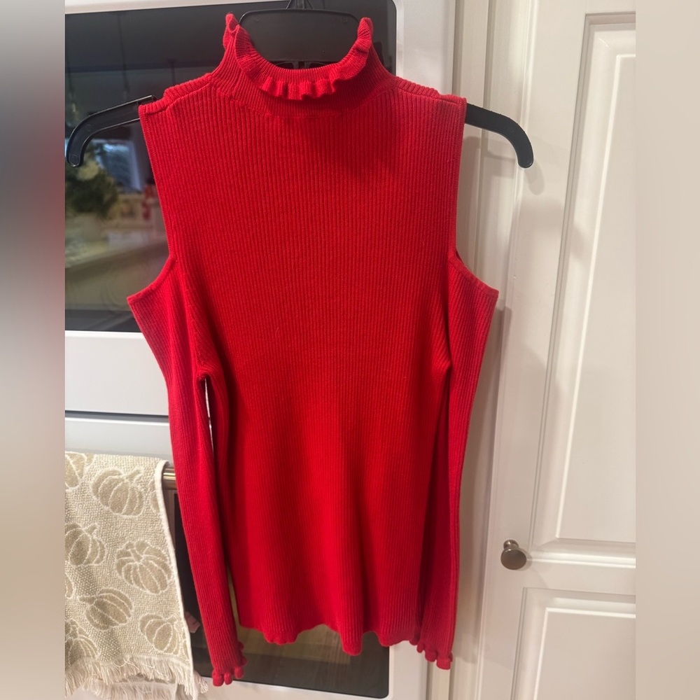 Red Cold Shoulder Turtleneck Top - Picture 5 of 8